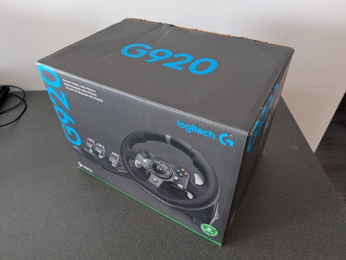 Logitech G920 Racing Wheel + Pedals + Shifter (Xbox/PC)