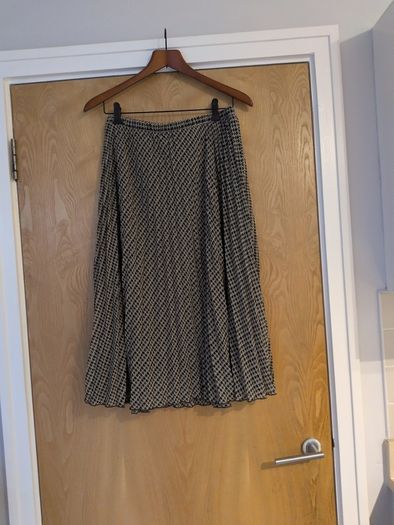 Small Bundle - Dresses X 4 & 1 Skirt.  S.14. 1New.