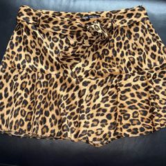 Zara satin skort animal print bow belted.Size XL With Tags
