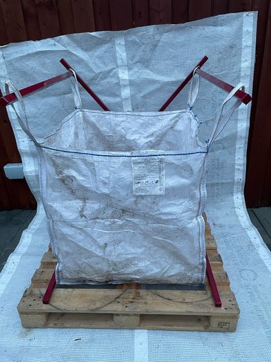 Bulk bag holding frame