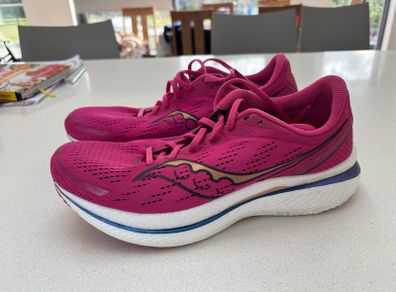 Saucony Endorphin Speed Mens runners size 11