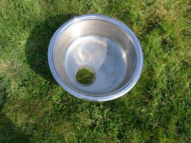 Single  bowl kitchen sink