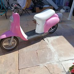 Razor Kids Pocket Mod Capri  Moped Pink