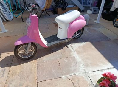 Razor Kids Pocket Mod Capri  Moped Pink