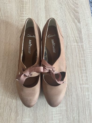 Clarks soft wear beige high heels  genuine leather size UK8 EU42 Postage included