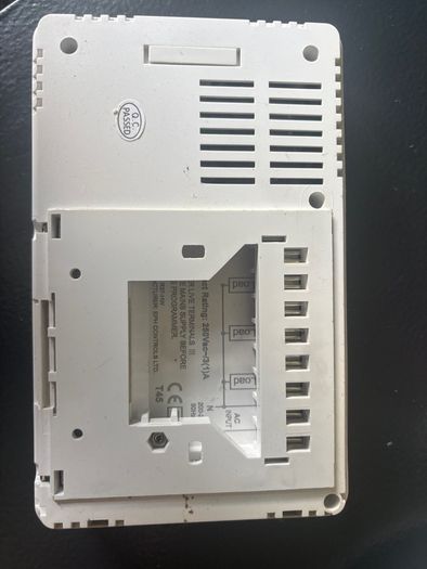 EPH R37-HW3. 3 zone programmer