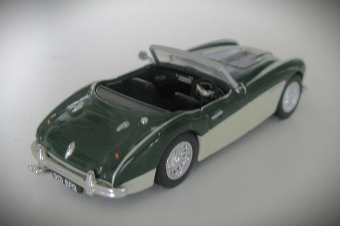 Diecast Model Austin Healey 3000 Mk2 - Collectable Vanguards 1:43