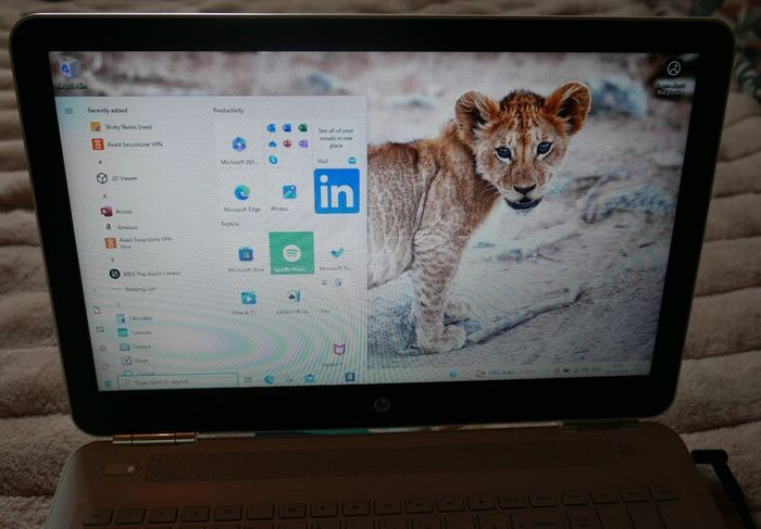 Hp Pavilion laptop i5-6200 - 8GB RAM GB 256 NVME SSD. Windows 10