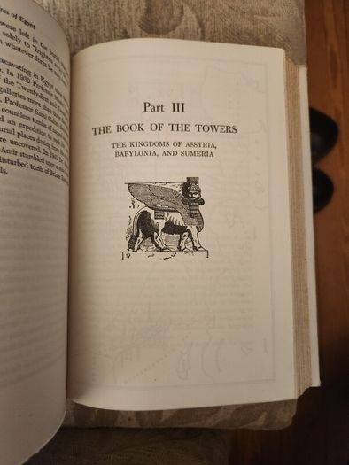 Gods, Graves,& Scholars. By C.w.ceram. The Story Of Archeology. With 49 Photos And 72 Drawings.  Hardback 1954. With Dustjacket In Good Condition.