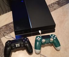 Ps4 500gb console+2 controller's