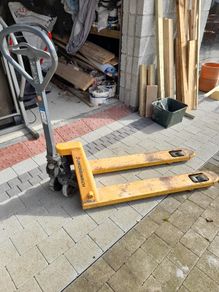 Pallet truck