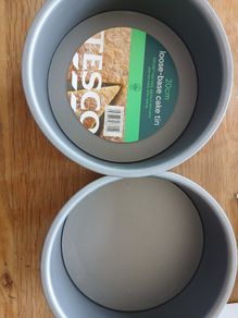 2 cake tins