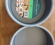 2 cake tins