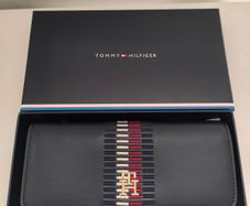 Tommy Hilfiger Ladies Purse