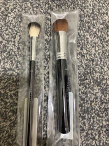 Anastasia Beverly Hills foundation and highlighter brush