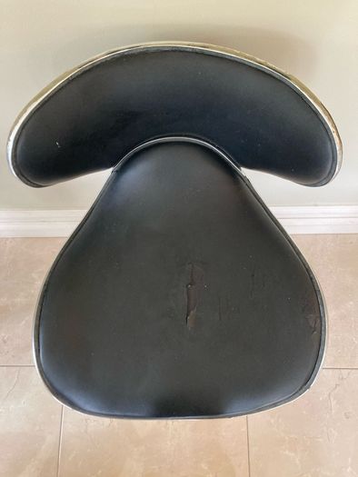 Bar type kitchen swivel stools