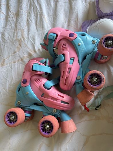 Kids Roller Skates + Full Protective Gear + Frozen Helmet