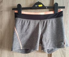 Shorts size small never worn