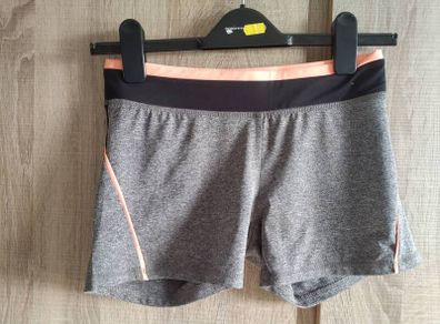 Shorts size small never worn