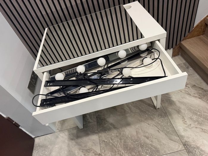 white small desk with mirror + lights included