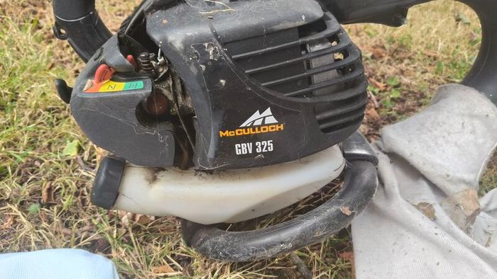 Leaf blower/vacuum