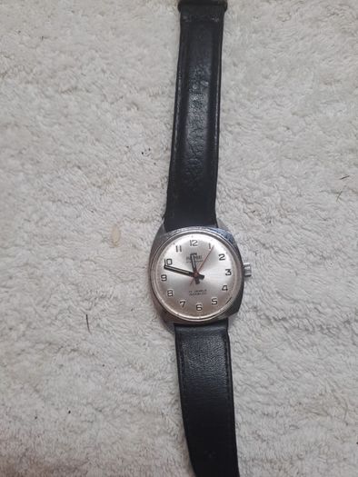 Vintage mechanical Pierpont watch.