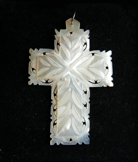 Vintage Dainty Round Star Carved White Mother of Pearl MOP Shell Pendant