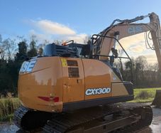 Case 130D digger