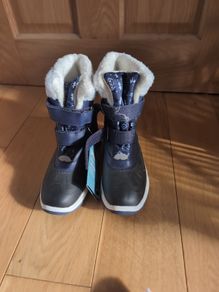 Kids winter boots Size 2.5