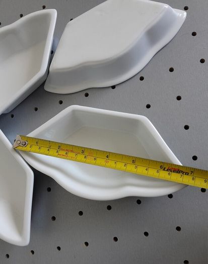 Dishes for Dips and Hor- d'oeuvres