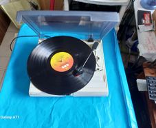 TECHNOSTAR Turntable Model TT217B in excellent like new condition