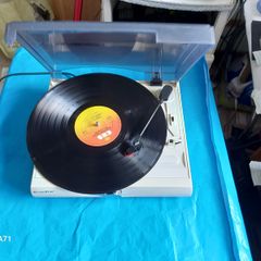 TECHNOSTAR Turntable Model TT217B in excellent like new condition