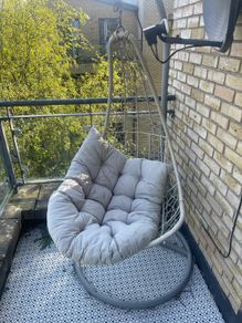 egg chair