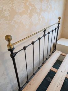 Metal bed