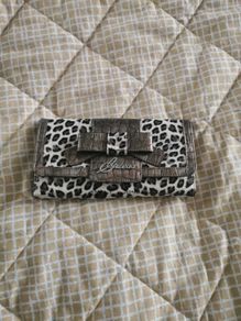 guess wallet