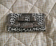 guess wallet