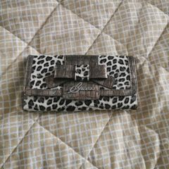 guess wallet