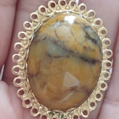 Vintage beautiful brooch with stone.