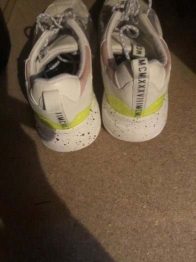 Ladies Runners - Size 7