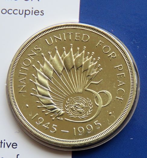 Rare United Nations Peace 1995 2 Pounds BUNC coincard
