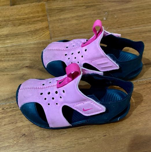 Nike girl summer sandals (UK 6.5/EU 23.5)
