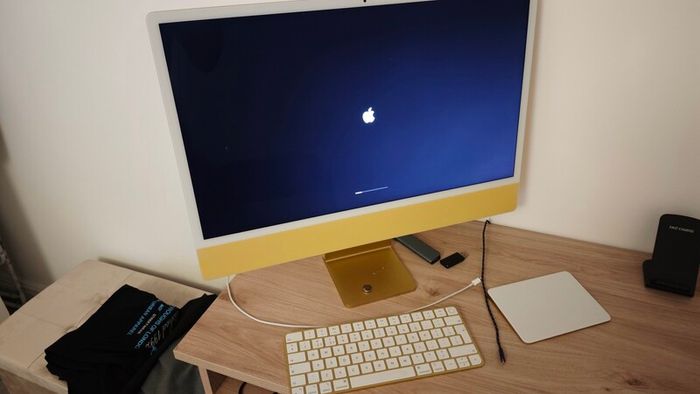 iMac 24-inch