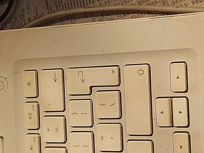 Vintage Apple MacBook, working fine and in reasonable condition for its age. No Charger