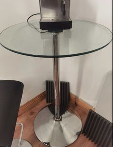Glass round table with swivel chair