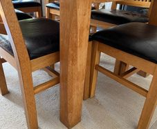 Extendable Willis & Gambier dining table and 6 chairs