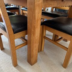 Extendable Willis & Gambier dining table and 6 chairs