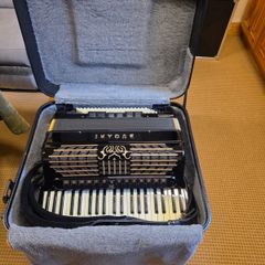 New Bugari 288 gold plus 120 Bass accordion