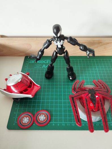 Spider-Man Black Suit Figure + Web Disc Launcher Bundle