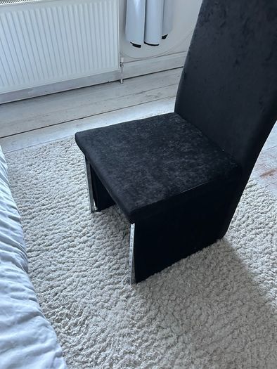 glass dining table and 6 chairs