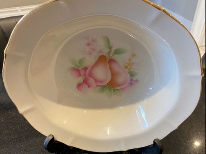 ARKLOW pretty  9.5 inch dish with gilded rim